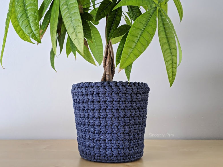 alex pot cover crochet pattern by sincerely pam