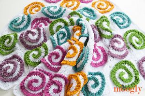 Modern Rose Afghan crochet pattern by Moogly