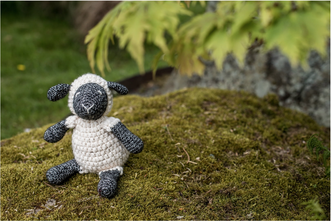 Little Ewe crochet pattern by Dear Ewe.