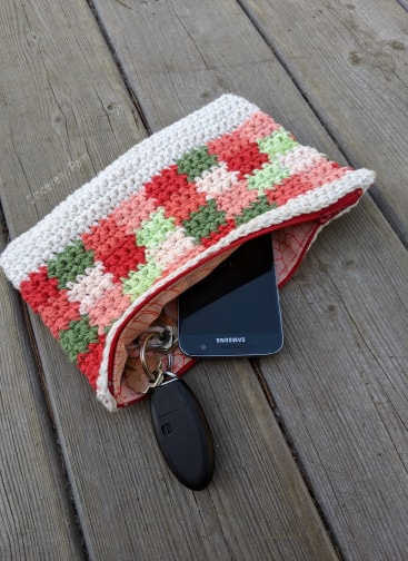 Picnic Clutch free crochet pattern by Sincerely, Pam using Bernat Handicrafter yarn.