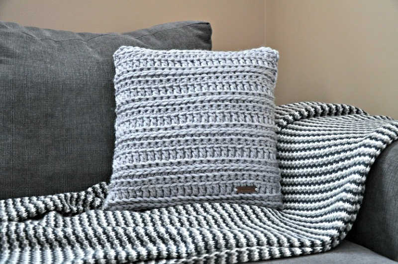 danielle pillow crochet pattern by sincerely pam
