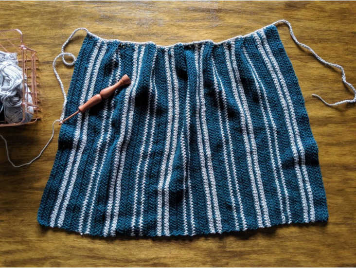 farmhouse kitchen apron crochet pattern tutorial. Competed Row 1